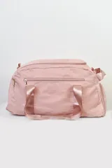 Bolso en color rosa con múltiples compartimentos y asas resistentes.