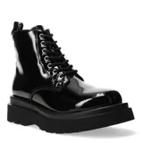 Botas de caña media estilo militar, color blanco hueso, con acabado de charol brillante y suela track gruesa de plataforma. Presentan cierre de cordones con ojales metálicos.