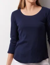 Remera de algodón color verde agua, con escote redondo y mangas 3/4.