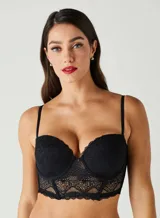 Soutien tipo corset negro, con copas con aros y tirantes finos ajustables. El cuerpo es de encaje con paneles de transparencia y un bajo con borde festoneado.