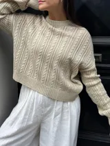 Sweater tejido de punto color rosa con diseño de ochos.