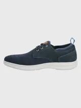 Zapatilla urbana Hush Puppies modelo Port, color negro con capellada de cuero y malla, cordones negros y suela blanca con tecnología ZeroG de EVA.