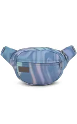 Riñonera con estampado abstracto en tonos celeste, azul y lila.
