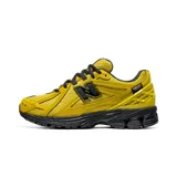 Zapatillas deportivas de color amarillo, diseño clásico con detalles en negro y suela amortiguadora.