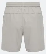 Bermuda deportiva gris con cintura elástica ajustable con cordón, bolsillos laterales y aberturas laterales en el bajo.