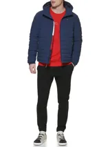 Campera acolchada azul marino con capucha, cierre frontal con cremallera y bolsillos laterales con cierre.