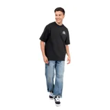 Remera negra de algodón con logo de Vans y diseño de montaña en el pecho. Corte clásico y mangas cortas.