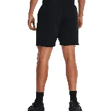 Short deportivo Under Armour Essential Fleece de hombre, color negro, confeccionado en tejido polar de mezcla de algodón con interior cepillado. Cuenta con cintura elástica con cordón ajustable y logo de la marca estampado en la pierna izquierda.
