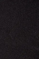 Conjunto de bikini negro con textura brillante, compuesto por un corpiño de corte triangular con breteles finos y una bombacha de tiro alto.