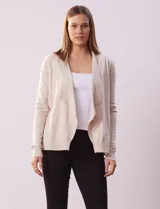 Cardigan tejido color beige, marca Vila Milano, con frente abierto y mangas largas.