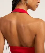 Blusa cropped de frente única color rojo, con escote cuadrado y confeccionada en bengalina con viscosa certificada.