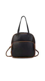 Mochila color beige con doble asa superior y correas traseras regulables. Tiene un bolsillo frontal con cierre y compartimento interno para ipad.