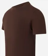 Remera muscle de manga corta confeccionada en media malla color crudo, sin estampa, con cuello redondo.