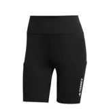 Calza corta de mujer Adidas Terrex Multi, color negro, con cintura alta, calce ajustado y logo Terrex estampado en blanco en la pierna derecha.