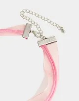 Gargantilla choker con doble cinta rosa y dije de mariposa plateada con strass rosas.