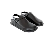 Zuecos negros de cuero napa con diseño slingback y hebilla ajustable.
