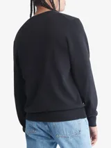Sweater de punto negro de algodón, con cuello redondo y logo CK bordado en el pecho.