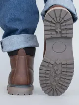 Botín de cuero negro Hush Puppies, con cordones y suela de goma.