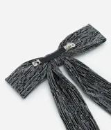 Pinza para el pelo con forma de lazo, revestimiento brilloso y apliques de strass.