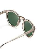 Gafas de sol Eco Shades Fontana con montura redonda gris y lentes verdes. Fabricadas con acetato biodegradable y lentes de PMMA reciclado.