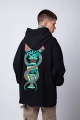 Buzo canguro negro de algodón friza, corte oversize y estampado de una rosa roja en el pecho.