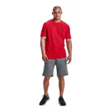 Remera celeste de Under Armour, corte clásico, mangas cortas y logo estampado en el pecho.
