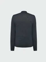 Buzo de lana virgen color gris oscuro, con cuello alto y corte slim fit.