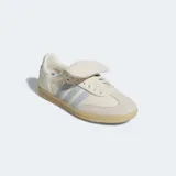 Zapatillas Adidas Samba LT color crema con detalles en celeste y suela color caramelo.