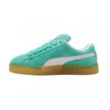 Championes Puma Suede XL color lila con detalles en blanco y suela color caramelo.