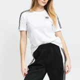 Remera blanca de algodón con cuello redondo y mangas cortas. Presenta las tres rayas características de Adidas en color negro a lo largo de las mangas y el logo de la marca bordado en el pecho.