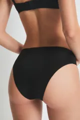 Bombacha menstrual vedetina clásica color negro, con refuerzo absorbente para flujo moderado.