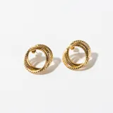 Aros dorados con diseño de tres aros entrelazados con textura trenzada.