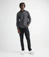 Camisa social de hombre, de manga larga con estampado de cuadros en tonos grises.