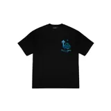 Camiseta negra de corte estándar con estampado azul que incluye el logo de Trapstar, una estrella y texto en latín.