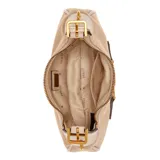 Cartera Guess modelo Malva Chica, color beige con detalles en dorado.