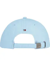 Gorra de béisbol celeste con el logo de Tommy Hilfiger bordado en blanco en el frente.