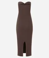 Vestido midi de punto color verde, sin breteles y con detalle torcido en el busto.