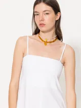 Vestido midi color beige de tela de punto lisa, con escote y espalda rectos, breteles finos y falda con corte en línea A.