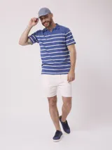 Bermuda blanca de algodón y elastano, con cintura tipo jogger.