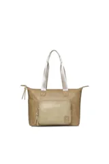 Bolso shopper color beige con bolsillo frontal, doble asa corta y cierre superior.
