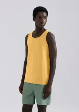 Musculosa básica de hombre, corte slim.