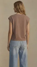 Remera rosa de algodón, corte al cuerpo y mangas cortas.