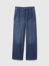 Pantalón de jean de pierna ancha con cintura elastizada y cordón de ajuste.
