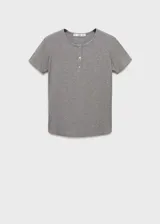 Camiseta gris de lyocell con cuello redondo y cierre de botones.