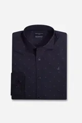 Camisa estampada para hombre, corte slim, manga larga, logo bordado y cartera con botones.