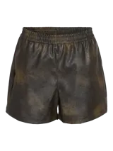 Short negro de ecocuero con cintura elastizada.