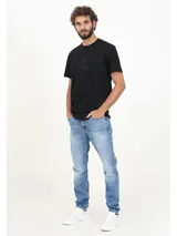 Pantalón de jean de corte slim fit con efecto desteñido.