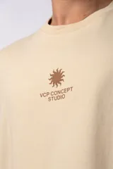 Remera oversize de algodón premium color negro, con estampado frontal minimalista de un sol y la frase "VCP CONCEPT STUDIO" en blanco.