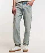 Pantalón masculino de jean con lavado dirty, modelo loose, cintura con trabilla y bolsillos.
