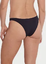 Bombacha vedetina negra de microfibra sin costuras, con fundillo 100% algodón.